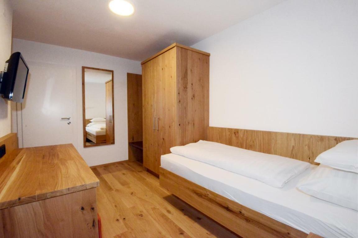 Single Room,1227625277:JPEG